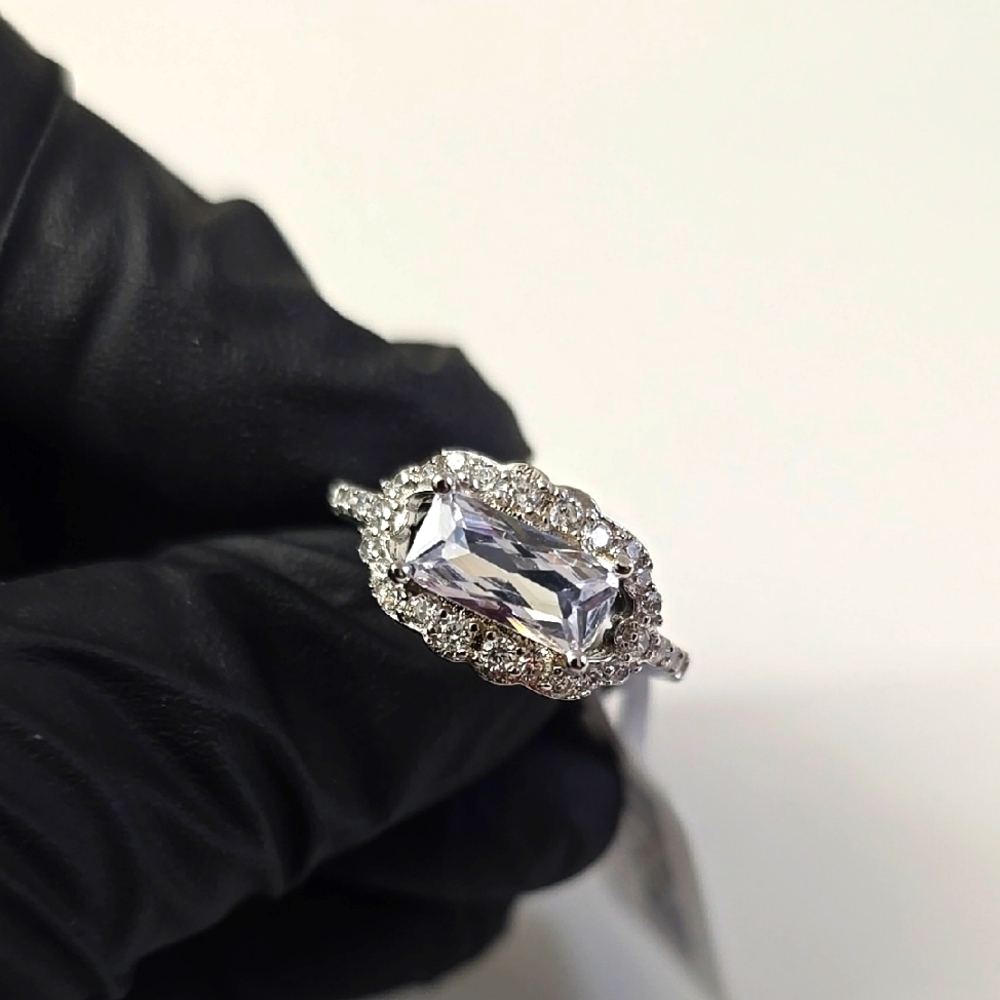 Bella Luce Sterling Silver 925 Elegant Diamond Simulant Ring